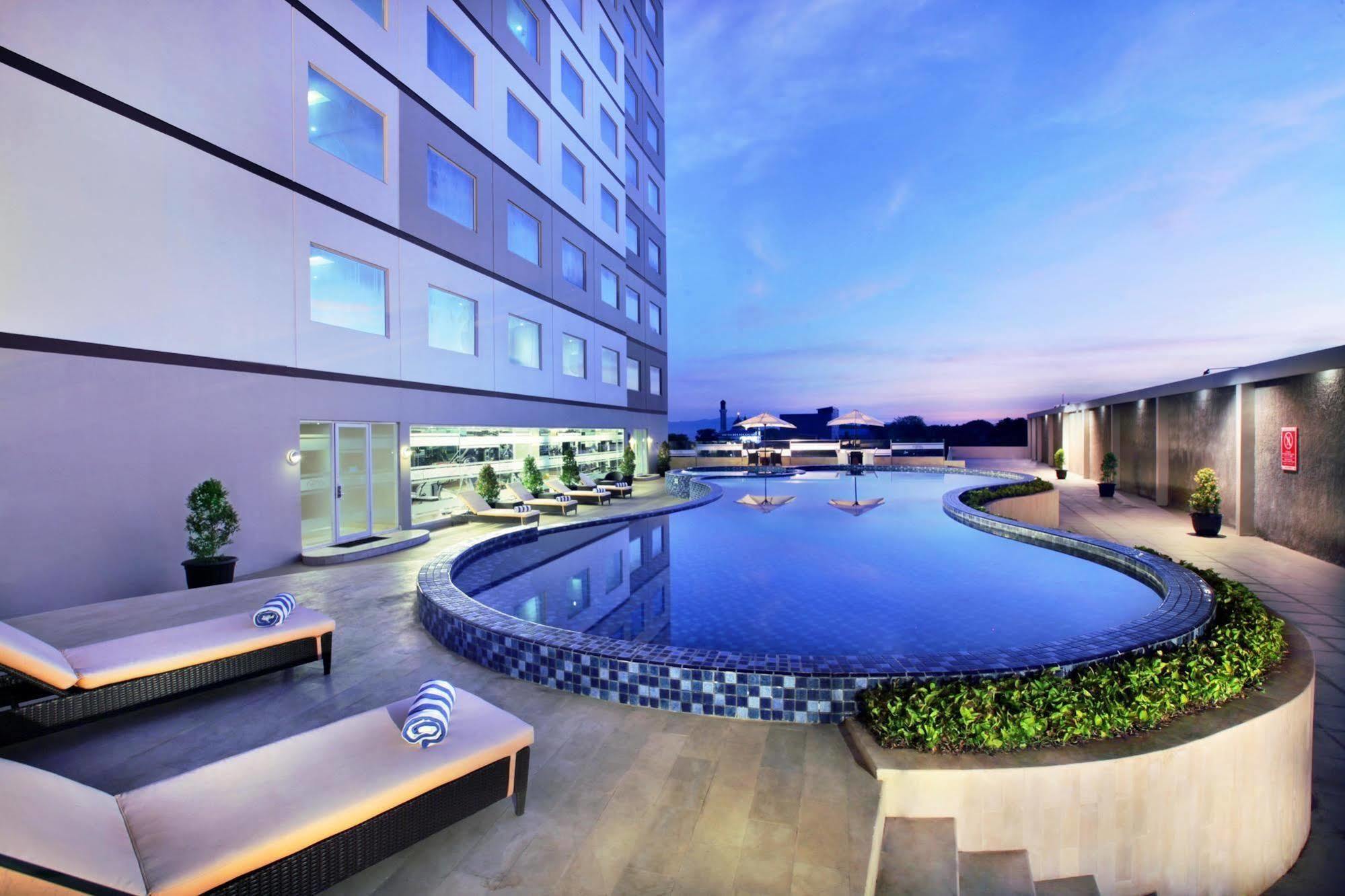 Aston Kupang Hotel & Convention Center Exterior photo